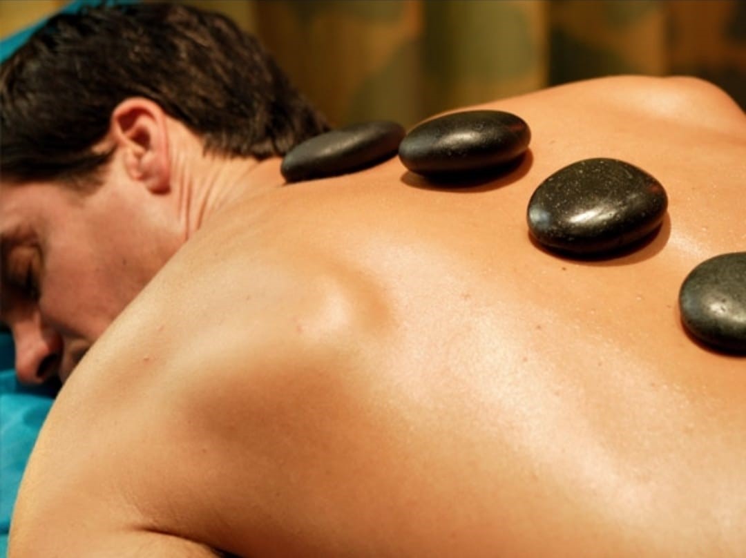 Masaje con Piedras Calientes